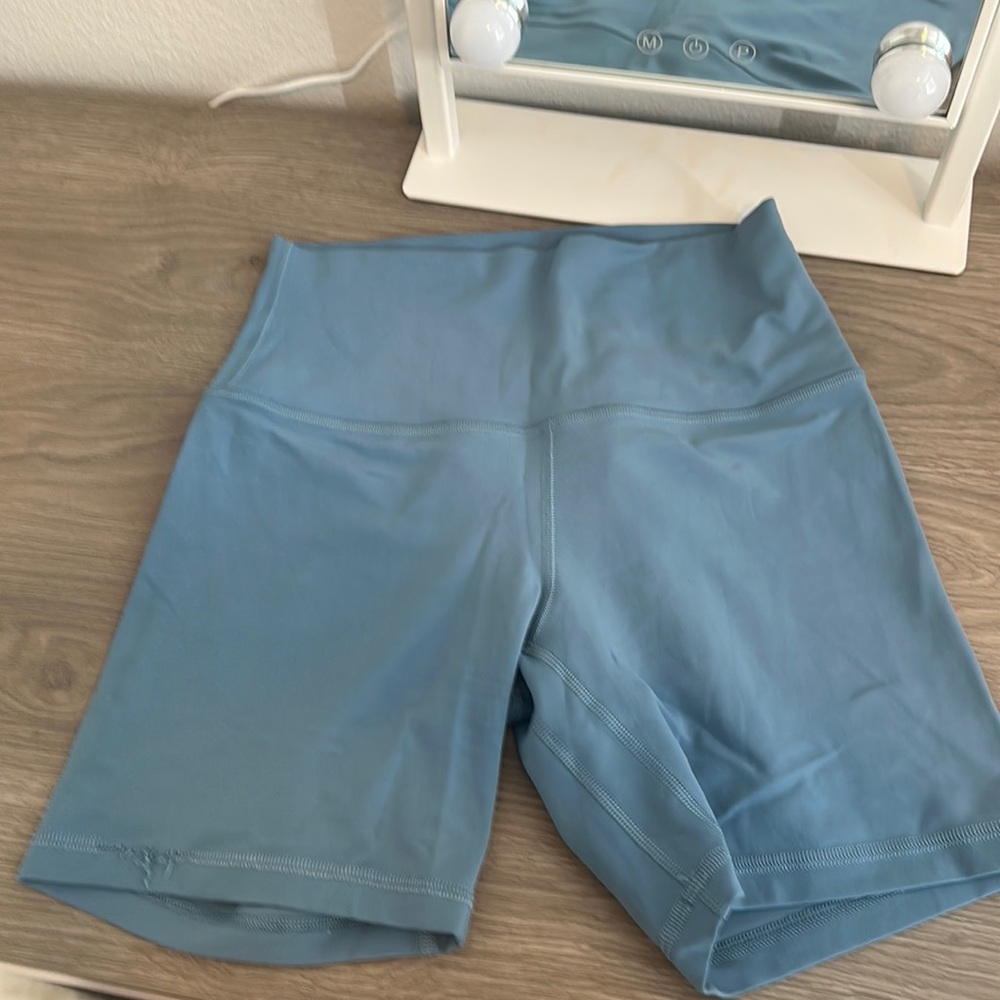 LULULEMON Align Shorts size 6 length 6’